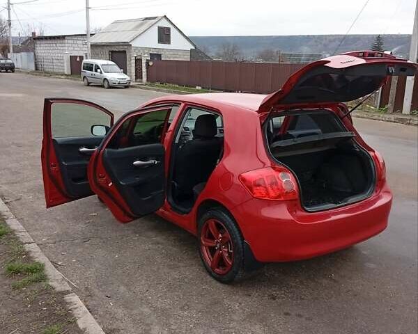 Красный Тойота Аурис, объемом двигателя 1.6 л и пробегом 98 тыс. км за 7300 $, фото 13 на Automoto.ua