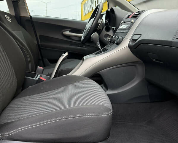 Красный Тойота Аурис, объемом двигателя 1.6 л и пробегом 181 тыс. км за 5950 $, фото 25 на Automoto.ua