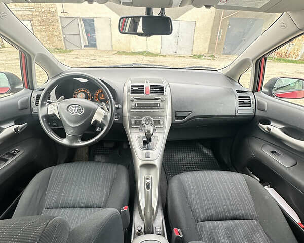 Красный Тойота Аурис, объемом двигателя 1.6 л и пробегом 104 тыс. км за 7200 $, фото 15 на Automoto.ua