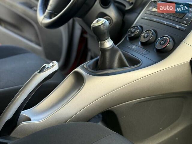 Червоний Тойота Ауріс, об'ємом двигуна 1.4 л та пробігом 220 тис. км за 7000 $, фото 27 на Automoto.ua