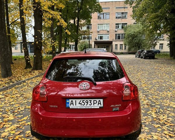Красный Тойота Аурис, объемом двигателя 1.6 л и пробегом 230 тыс. км за 5399 $, фото 6 на Automoto.ua