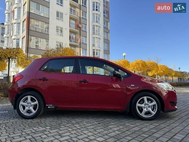 Червоний Тойота Ауріс, об'ємом двигуна 1.4 л та пробігом 220 тис. км за 7000 $, фото 11 на Automoto.ua