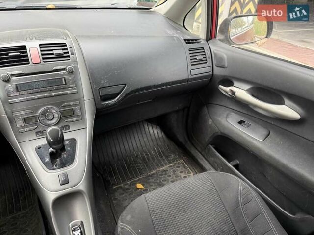 Красный Тойота Аурис, объемом двигателя 1.6 л и пробегом 200 тыс. км за 4500 $, фото 34 на Automoto.ua