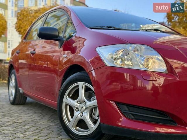 Червоний Тойота Ауріс, об'ємом двигуна 1.4 л та пробігом 220 тис. км за 7000 $, фото 6 на Automoto.ua