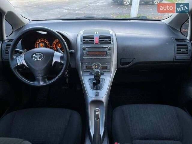 Красный Тойота Аурис, объемом двигателя 1.6 л и пробегом 402 тыс. км за 6499 $, фото 17 на Automoto.ua