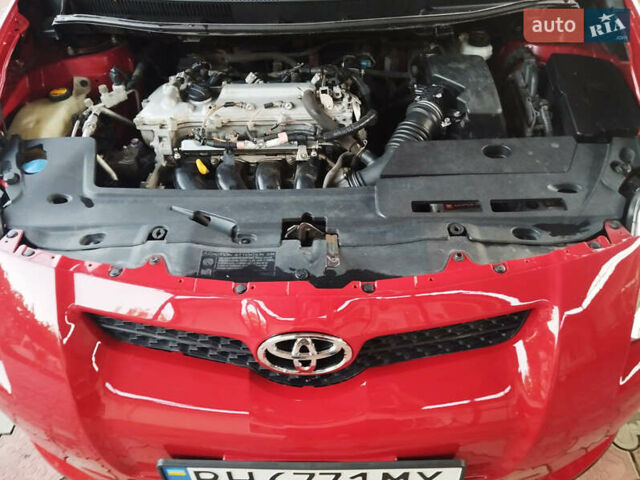 Красный Тойота Аурис, объемом двигателя 1.6 л и пробегом 112 тыс. км за 7200 $, фото 29 на Automoto.ua