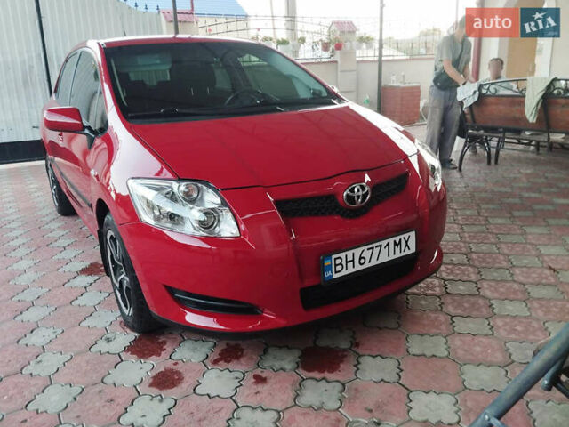 Красный Тойота Аурис, объемом двигателя 1.6 л и пробегом 112 тыс. км за 7200 $, фото 1 на Automoto.ua