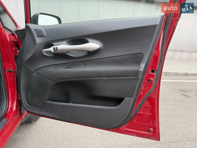 Красный Тойота Аурис, объемом двигателя 1.6 л и пробегом 181 тыс. км за 5950 $, фото 22 на Automoto.ua