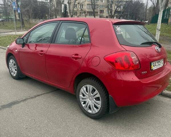 Красный Тойота Аурис, объемом двигателя 1.6 л и пробегом 80 тыс. км за 7000 $, фото 3 на Automoto.ua