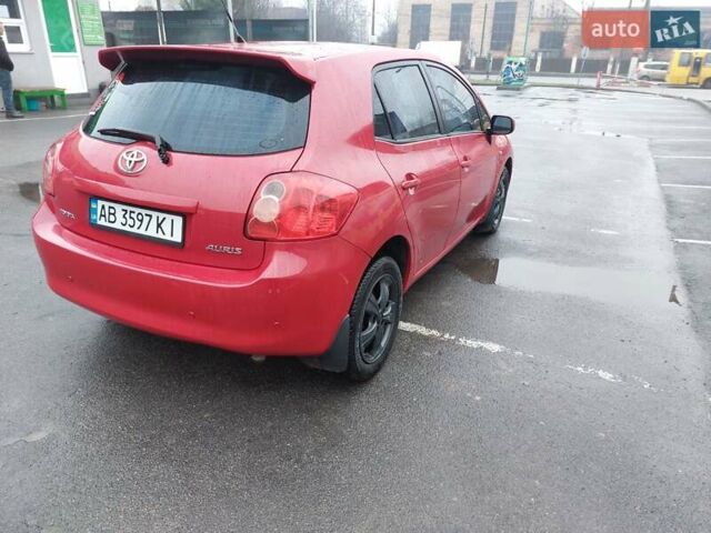 Червоний Тойота Ауріс, об'ємом двигуна 1.6 л та пробігом 243 тис. км за 6900 $, фото 3 на Automoto.ua