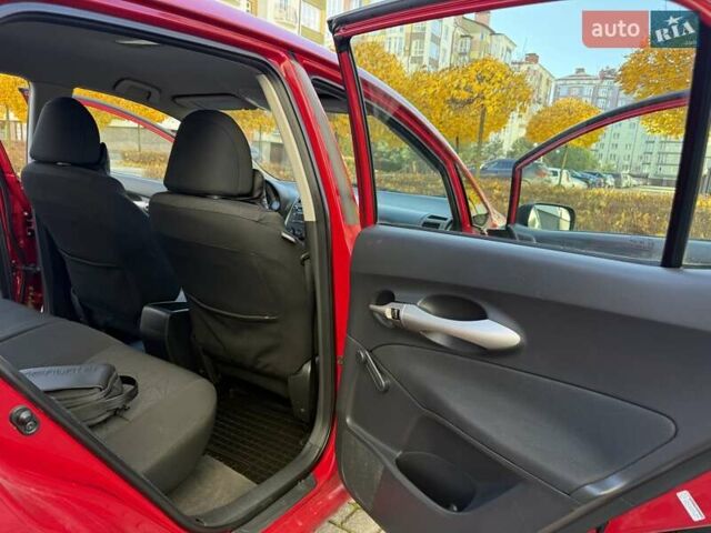 Червоний Тойота Ауріс, об'ємом двигуна 1.4 л та пробігом 220 тис. км за 7000 $, фото 34 на Automoto.ua