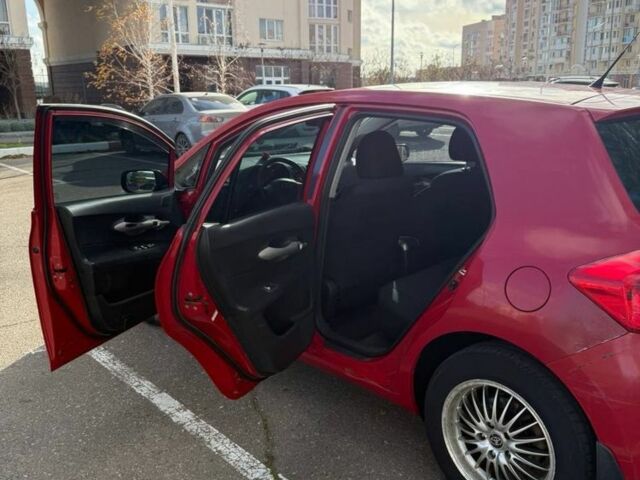 Червоний Тойота Ауріс, об'ємом двигуна 1.6 л та пробігом 399 тис. км за 5700 $, фото 1 на Automoto.ua