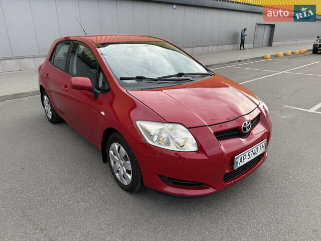 Красный Тойота Аурис, объемом двигателя 1.6 л и пробегом 181 тыс. км за 5950 $, фото 3 на Automoto.ua