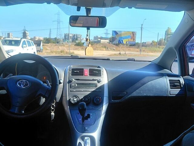 Красный Тойота Аурис, объемом двигателя 1.6 л и пробегом 150 тыс. км за 6500 $, фото 6 на Automoto.ua