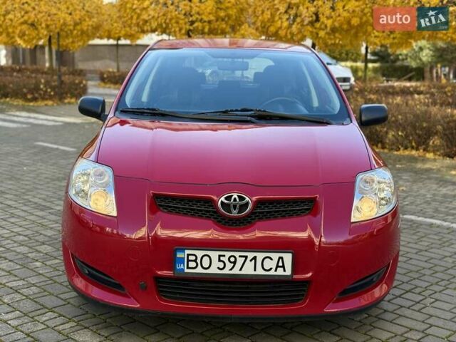Червоний Тойота Ауріс, об'ємом двигуна 1.4 л та пробігом 220 тис. км за 7000 $, фото 5 на Automoto.ua