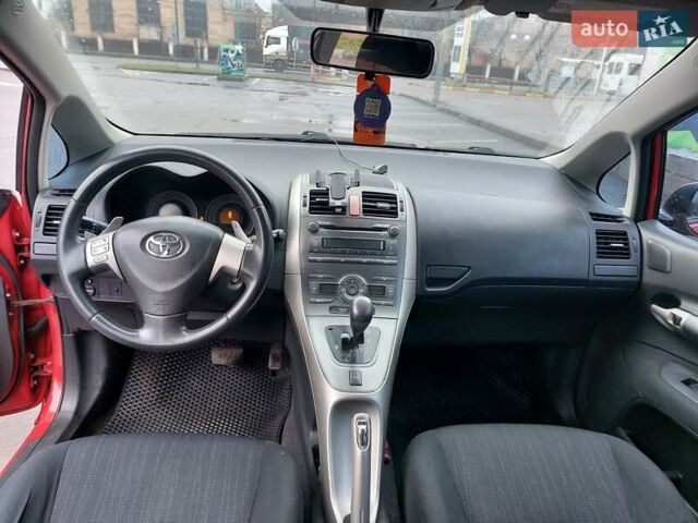 Червоний Тойота Ауріс, об'ємом двигуна 1.6 л та пробігом 243 тис. км за 6900 $, фото 16 на Automoto.ua