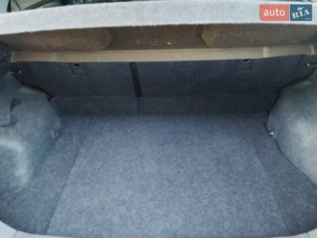 Красный Тойота Аурис, объемом двигателя 1.6 л и пробегом 112 тыс. км за 7200 $, фото 25 на Automoto.ua