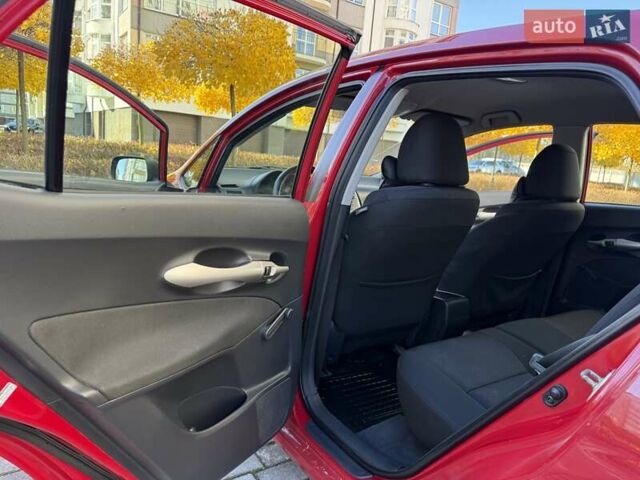 Червоний Тойота Ауріс, об'ємом двигуна 1.4 л та пробігом 220 тис. км за 7000 $, фото 32 на Automoto.ua