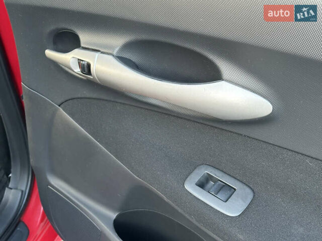 Червоний Тойота Ауріс, об'ємом двигуна 1.6 л та пробігом 85 тис. км за 8700 $, фото 35 на Automoto.ua