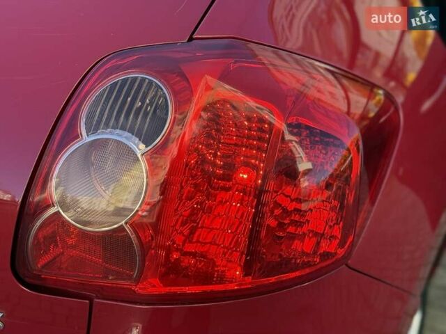 Червоний Тойота Ауріс, об'ємом двигуна 1.4 л та пробігом 220 тис. км за 7000 $, фото 45 на Automoto.ua
