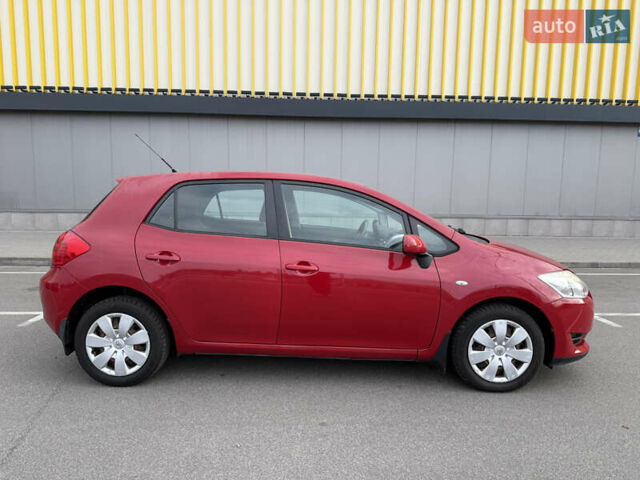 Красный Тойота Аурис, объемом двигателя 1.6 л и пробегом 181 тыс. км за 5950 $, фото 7 на Automoto.ua