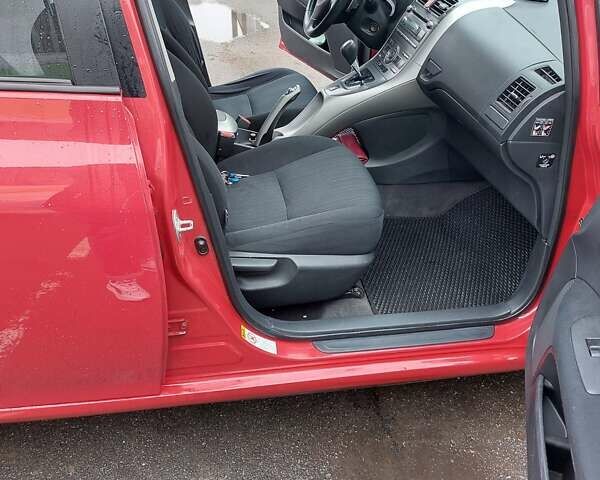 Червоний Тойота Ауріс, об'ємом двигуна 1.6 л та пробігом 243 тис. км за 6900 $, фото 8 на Automoto.ua