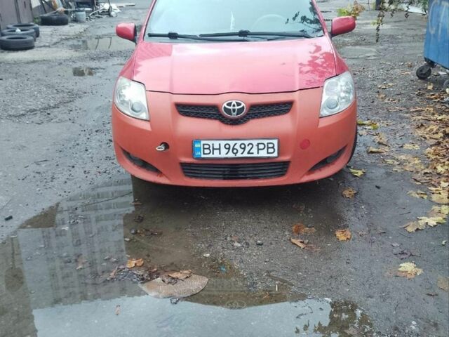 Красный Тойота Аурис, объемом двигателя 1.6 л и пробегом 130 тыс. км за 3300 $, фото 2 на Automoto.ua