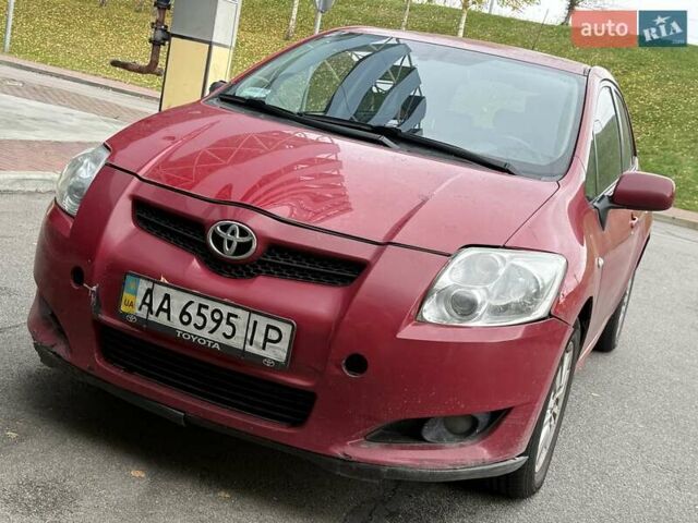 Красный Тойота Аурис, объемом двигателя 1.6 л и пробегом 200 тыс. км за 4500 $, фото 3 на Automoto.ua