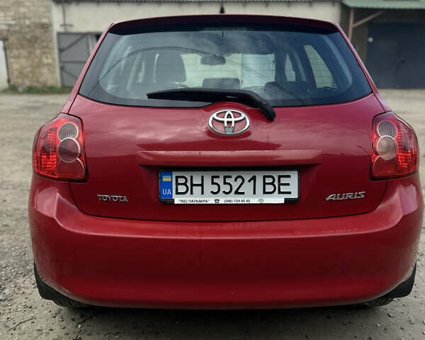 Красный Тойота Аурис, объемом двигателя 1.6 л и пробегом 104 тыс. км за 7200 $, фото 3 на Automoto.ua