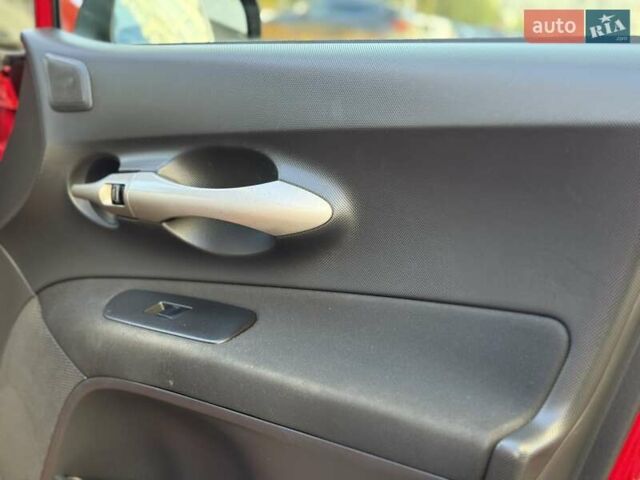 Червоний Тойота Ауріс, об'ємом двигуна 1.4 л та пробігом 220 тис. км за 7000 $, фото 22 на Automoto.ua