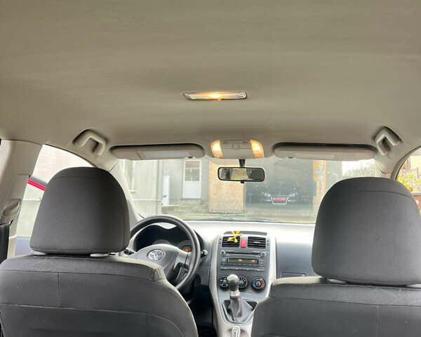 Червоний Тойота Ауріс, об'ємом двигуна 1.36 л та пробігом 229 тис. км за 6300 $, фото 29 на Automoto.ua