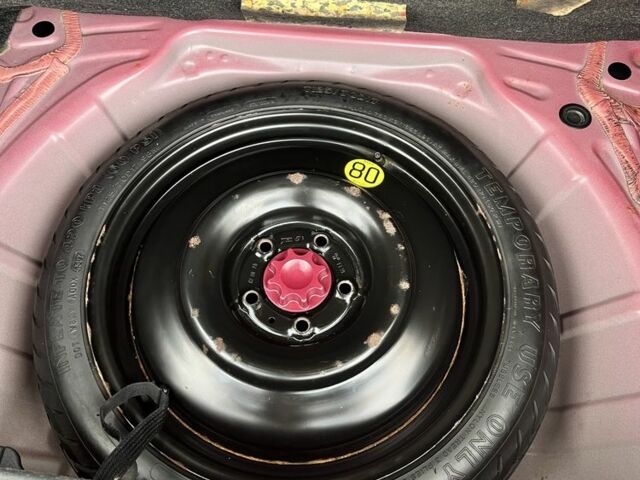 Красный Тойота Аурис, объемом двигателя 1.4 л и пробегом 229 тыс. км за 6300 $, фото 22 на Automoto.ua