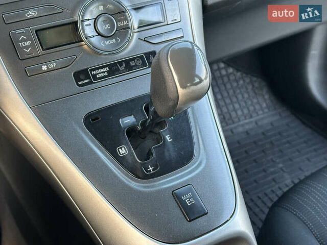 Червоний Тойота Ауріс, об'ємом двигуна 1.6 л та пробігом 85 тис. км за 8700 $, фото 63 на Automoto.ua