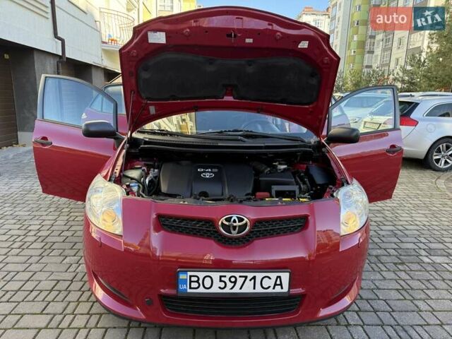 Червоний Тойота Ауріс, об'ємом двигуна 1.4 л та пробігом 220 тис. км за 7000 $, фото 48 на Automoto.ua