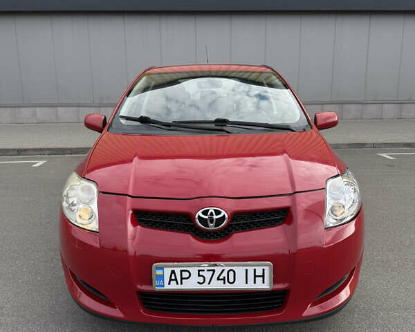Красный Тойота Аурис, объемом двигателя 1.6 л и пробегом 181 тыс. км за 5950 $, фото 4 на Automoto.ua