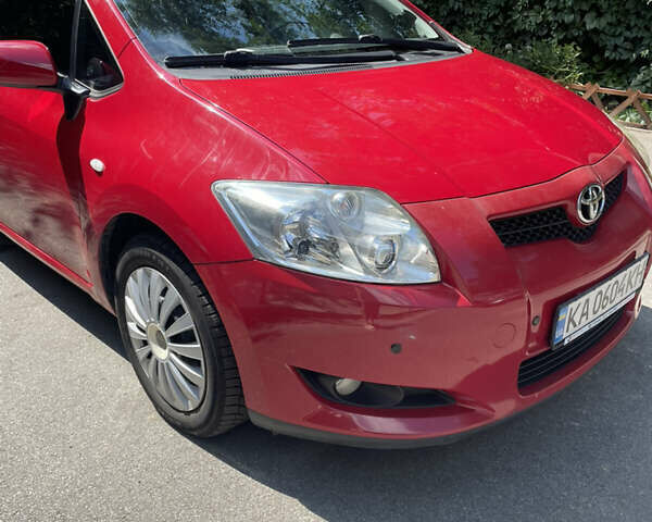 Красный Тойота Аурис, объемом двигателя 1.6 л и пробегом 65 тыс. км за 7200 $, фото 3 на Automoto.ua