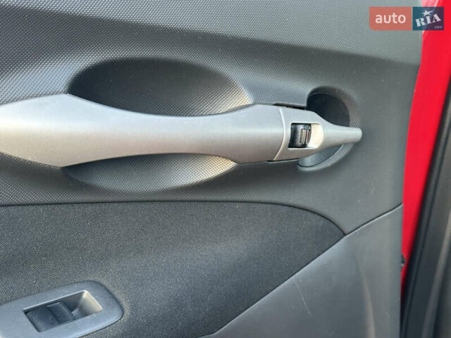 Червоний Тойота Ауріс, об'ємом двигуна 1.6 л та пробігом 85 тис. км за 8700 $, фото 31 на Automoto.ua