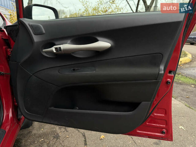 Красный Тойота Аурис, объемом двигателя 1.6 л и пробегом 181 тыс. км за 5950 $, фото 26 на Automoto.ua