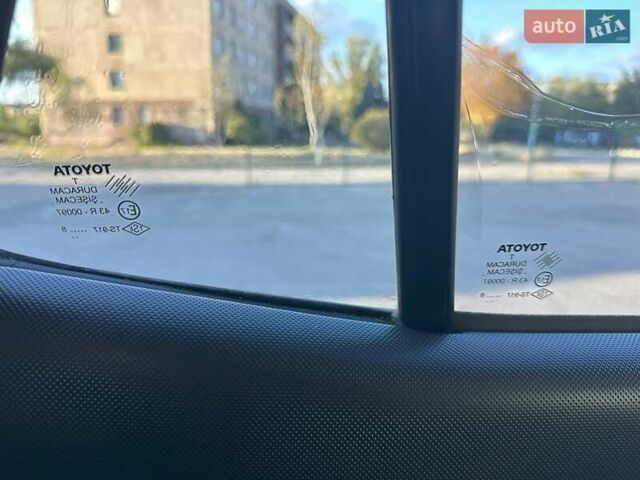 Красный Тойота Аурис, объемом двигателя 1.6 л и пробегом 165 тыс. км за 6700 $, фото 27 на Automoto.ua