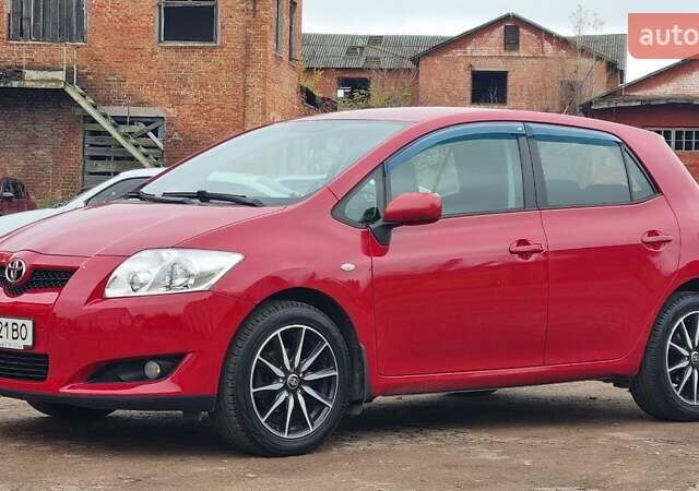 Червоний Тойота Ауріс, об'ємом двигуна 1.6 л та пробігом 176 тис. км за 7200 $, фото 3 на Automoto.ua