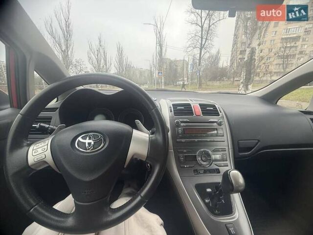 Красный Тойота Аурис, объемом двигателя 1.6 л и пробегом 80 тыс. км за 7000 $, фото 5 на Automoto.ua