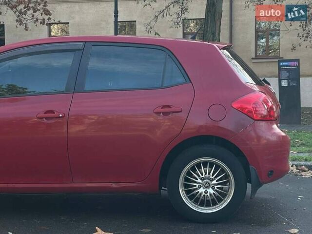 Красный Тойота Аурис, объемом двигателя 1.6 л и пробегом 402 тыс. км за 6499 $, фото 2 на Automoto.ua