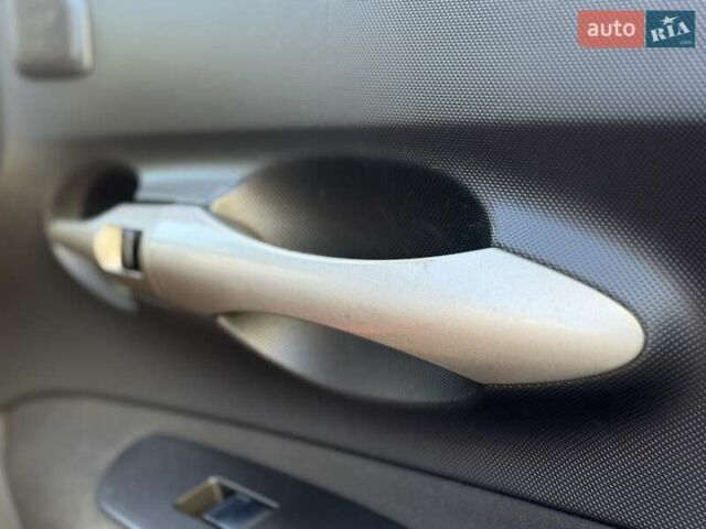 Червоний Тойота Ауріс, об'ємом двигуна 1.4 л та пробігом 220 тис. км за 7000 $, фото 23 на Automoto.ua