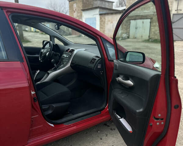 Красный Тойота Аурис, объемом двигателя 1.6 л и пробегом 104 тыс. км за 7200 $, фото 7 на Automoto.ua