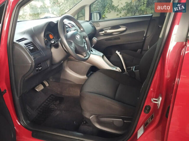 Красный Тойота Аурис, объемом двигателя 1.6 л и пробегом 112 тыс. км за 7200 $, фото 13 на Automoto.ua