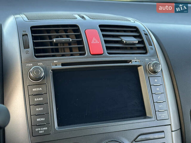 Червоний Тойота Ауріс, об'ємом двигуна 1.6 л та пробігом 85 тис. км за 8700 $, фото 61 на Automoto.ua