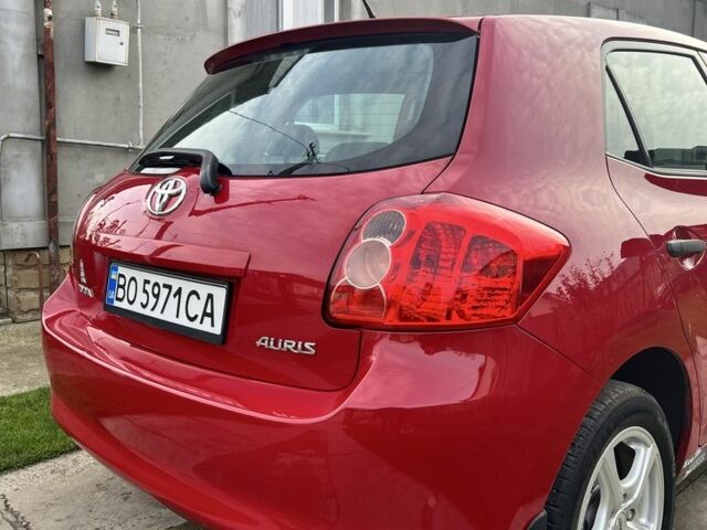 Красный Тойота Аурис, объемом двигателя 1.4 л и пробегом 229 тыс. км за 6300 $, фото 5 на Automoto.ua