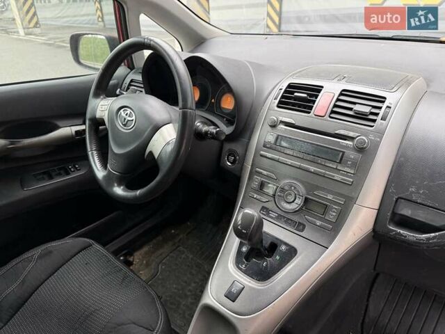 Красный Тойота Аурис, объемом двигателя 1.6 л и пробегом 200 тыс. км за 4500 $, фото 47 на Automoto.ua