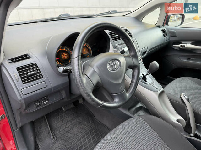 Красный Тойота Аурис, объемом двигателя 1.6 л и пробегом 181 тыс. км за 5950 $, фото 13 на Automoto.ua