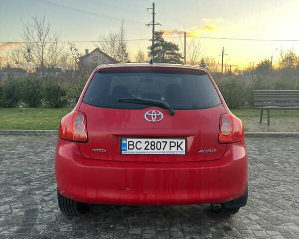Червоний Тойота Ауріс, об'ємом двигуна 1.6 л та пробігом 192 тис. км за 5800 $, фото 3 на Automoto.ua